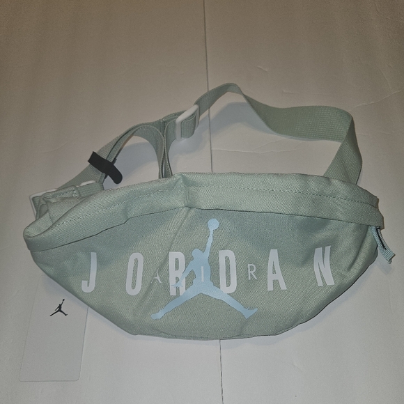 Nike Jordan Crossbody Waist Bag/Hip Pack Unisex Small (Pistachio Frost) - Picture 8 of 12